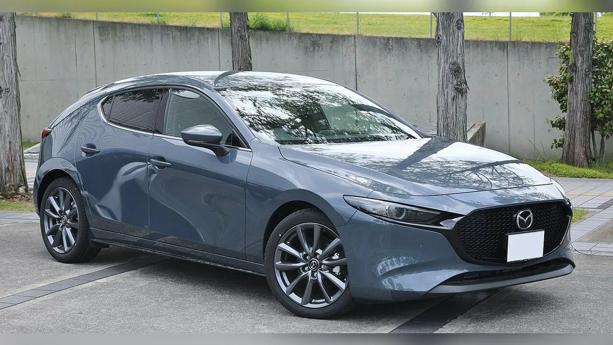 MAZDA 3とMAZDA ROADSTERの違い｜年間維持費・想定実燃費で比較