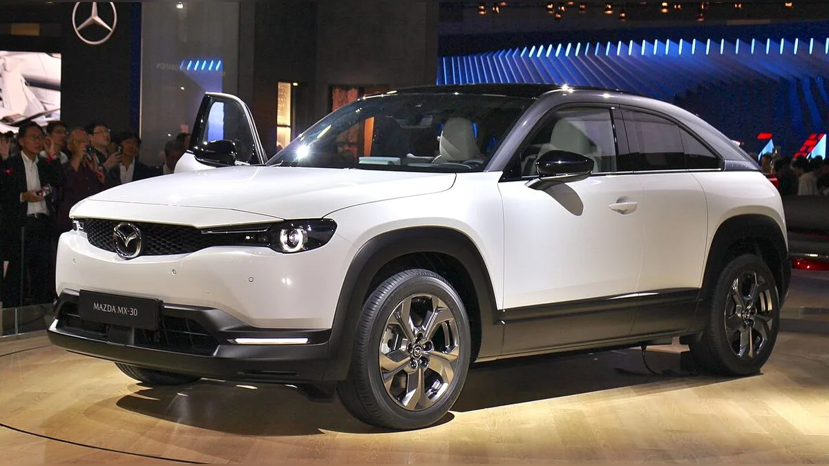 MAZDA MX-30とMAZDA CX-5の違い｜年間維持費・想定実燃費で比較